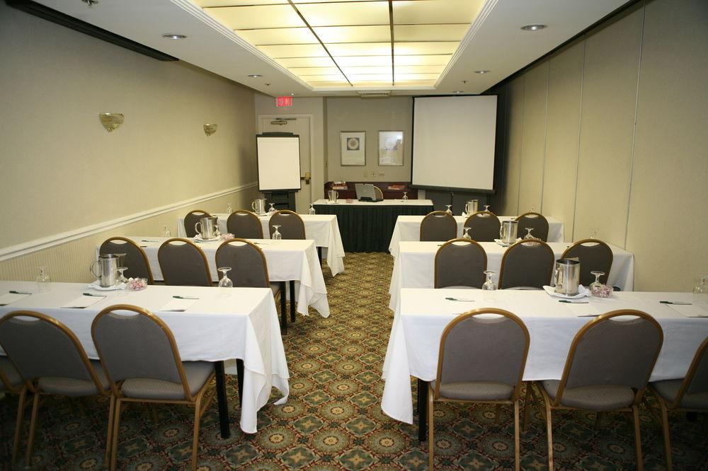 Holiday Inn Express Naperville By Ihg Zewnętrze zdjęcie