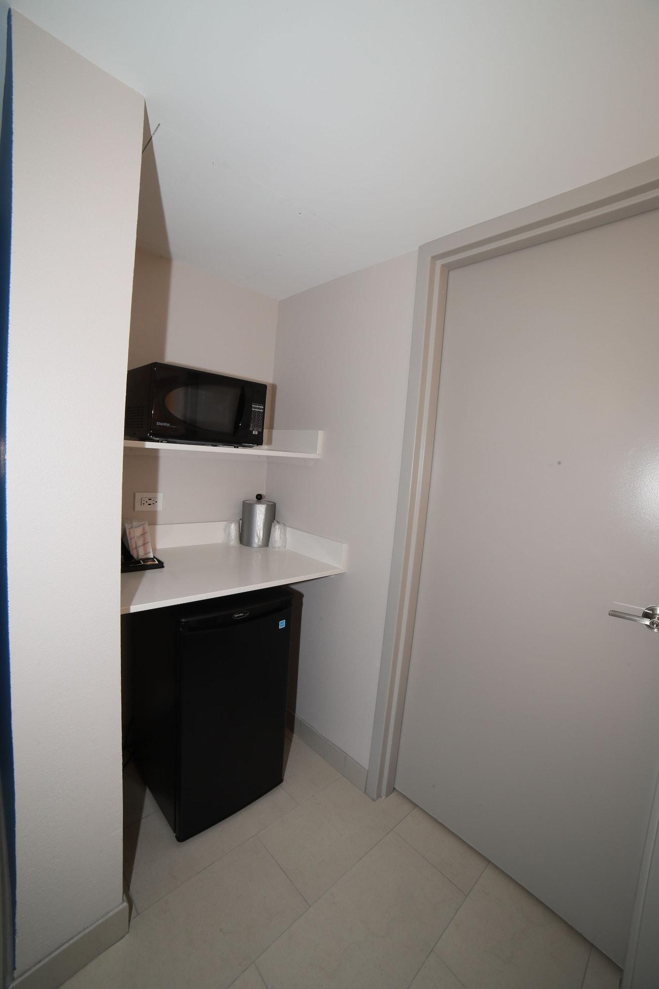 Holiday Inn Express Naperville By Ihg Zewnętrze zdjęcie