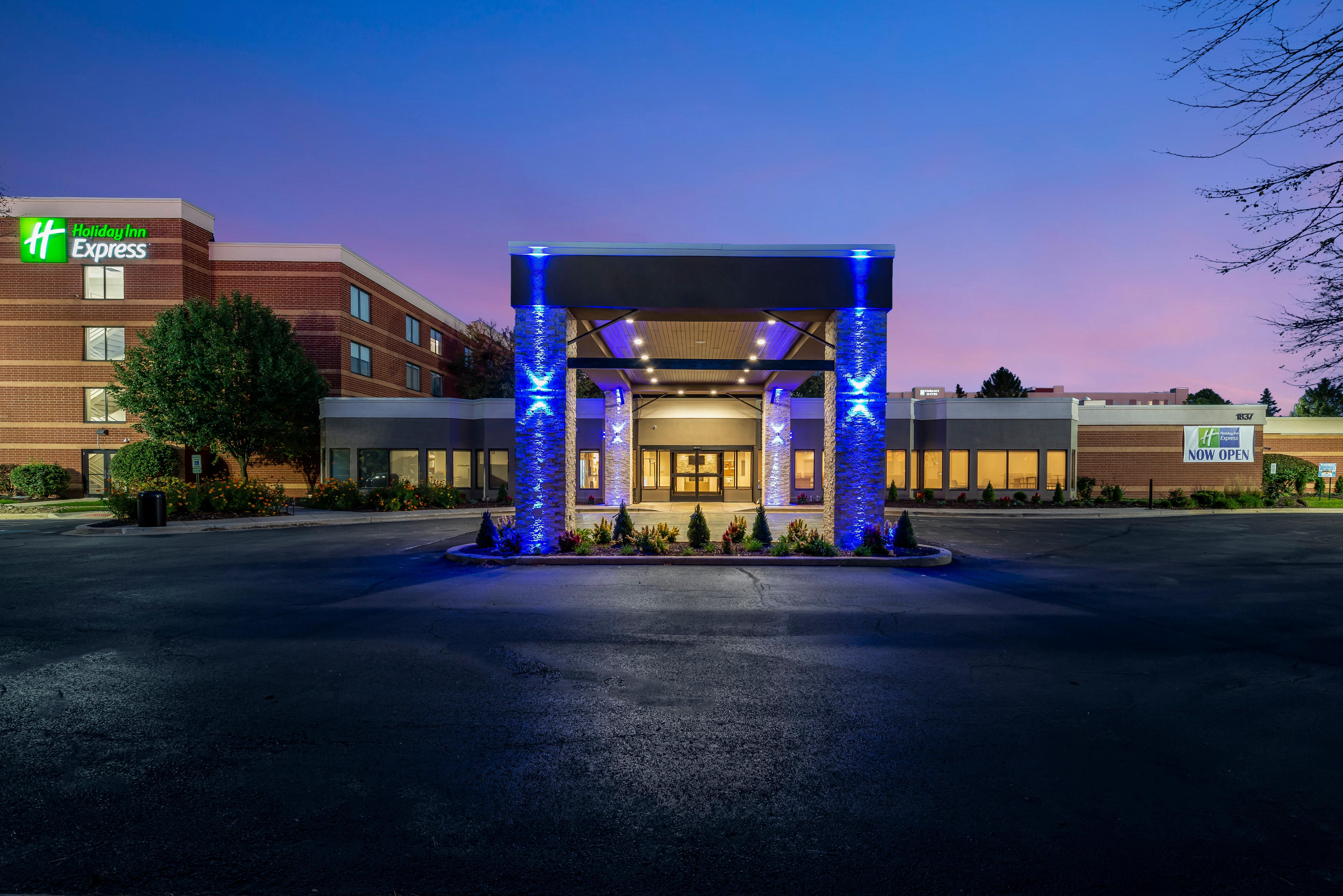 Holiday Inn Express Naperville By Ihg Zewnętrze zdjęcie