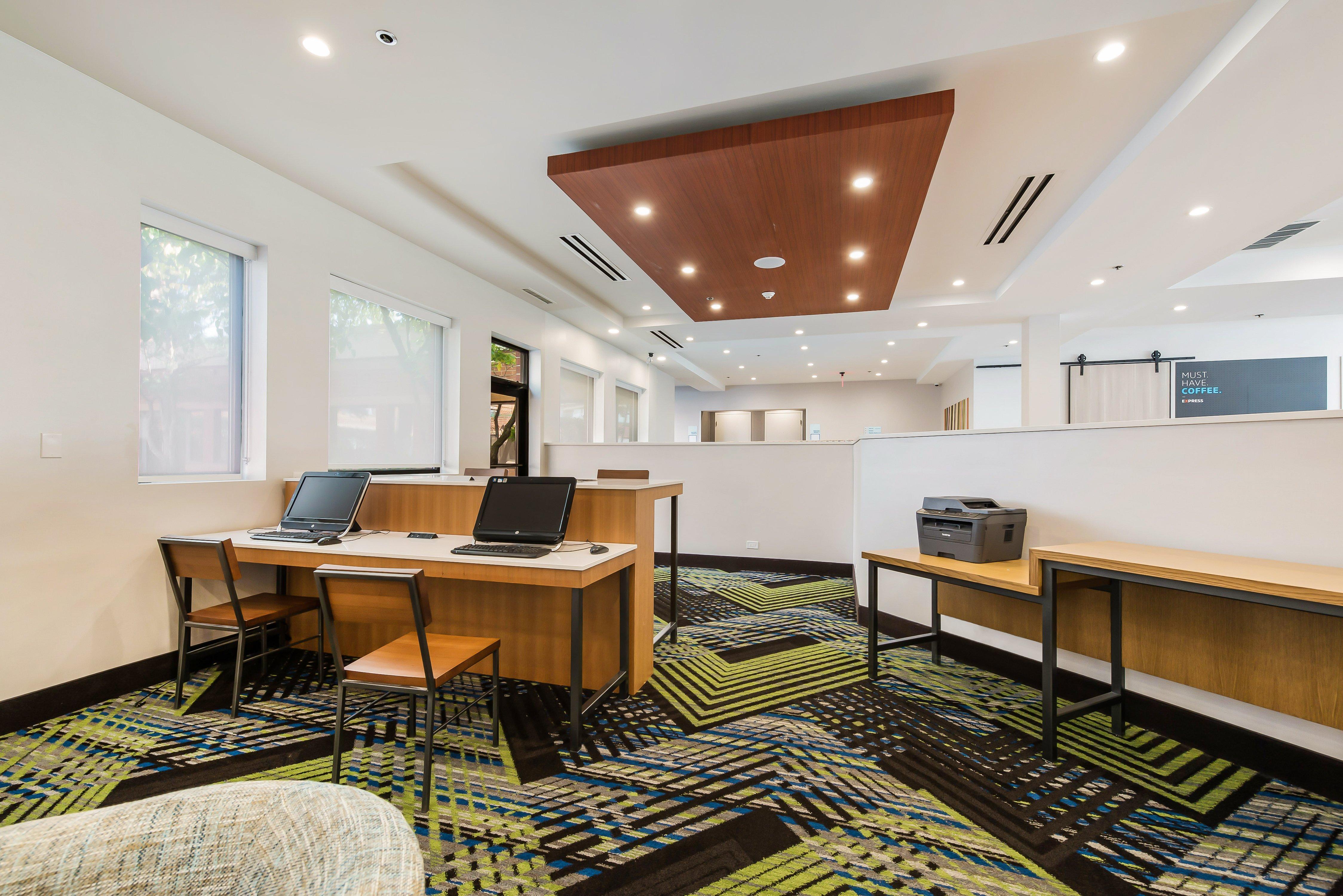 Holiday Inn Express Naperville By Ihg Zewnętrze zdjęcie