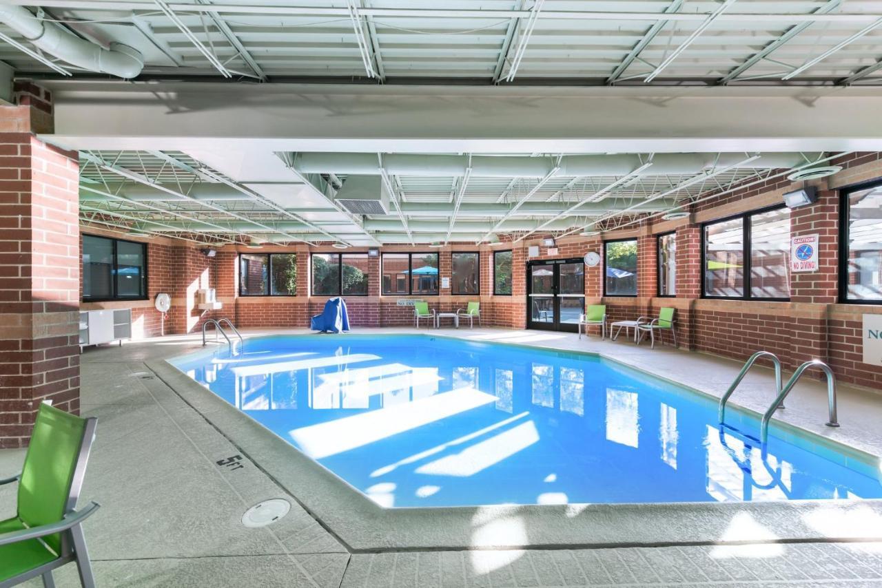 Holiday Inn Express Naperville By Ihg Zewnętrze zdjęcie