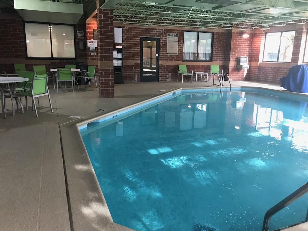 Holiday Inn Express Naperville By Ihg Zewnętrze zdjęcie