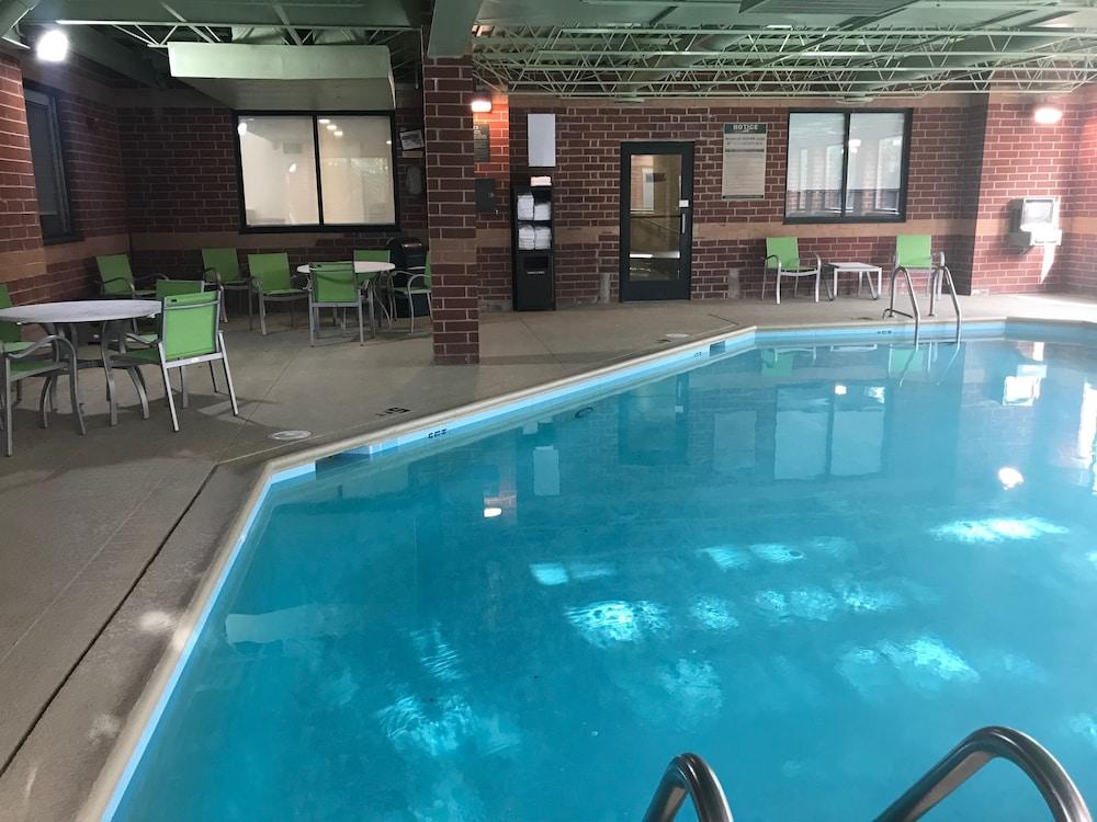 Holiday Inn Express Naperville By Ihg Zewnętrze zdjęcie
