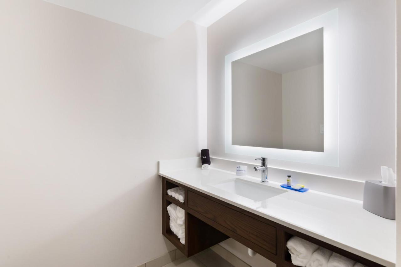 Holiday Inn Express Naperville By Ihg Zewnętrze zdjęcie